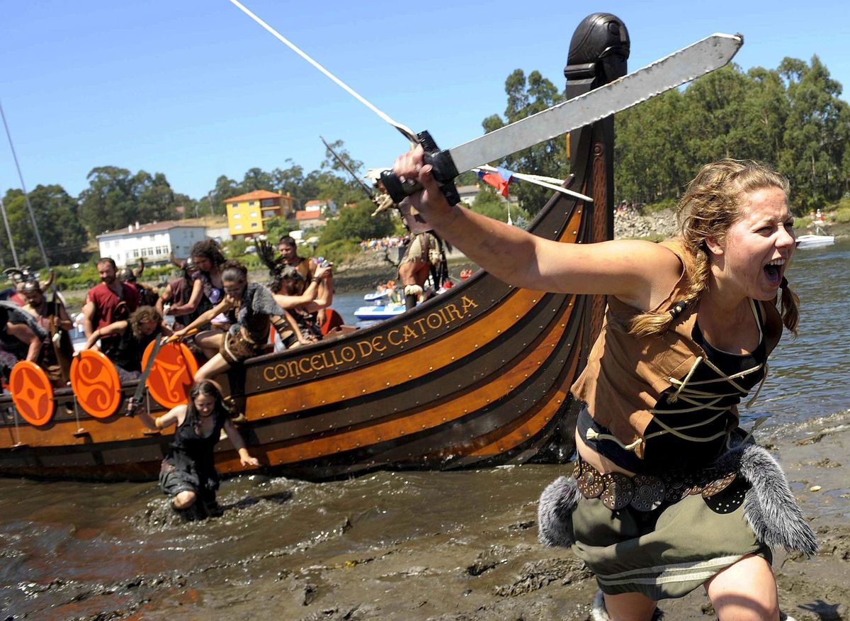 La Romería Vikinga de Catoira fue declarada Fiesta de Interés Turístico Internacional en el Año 2002