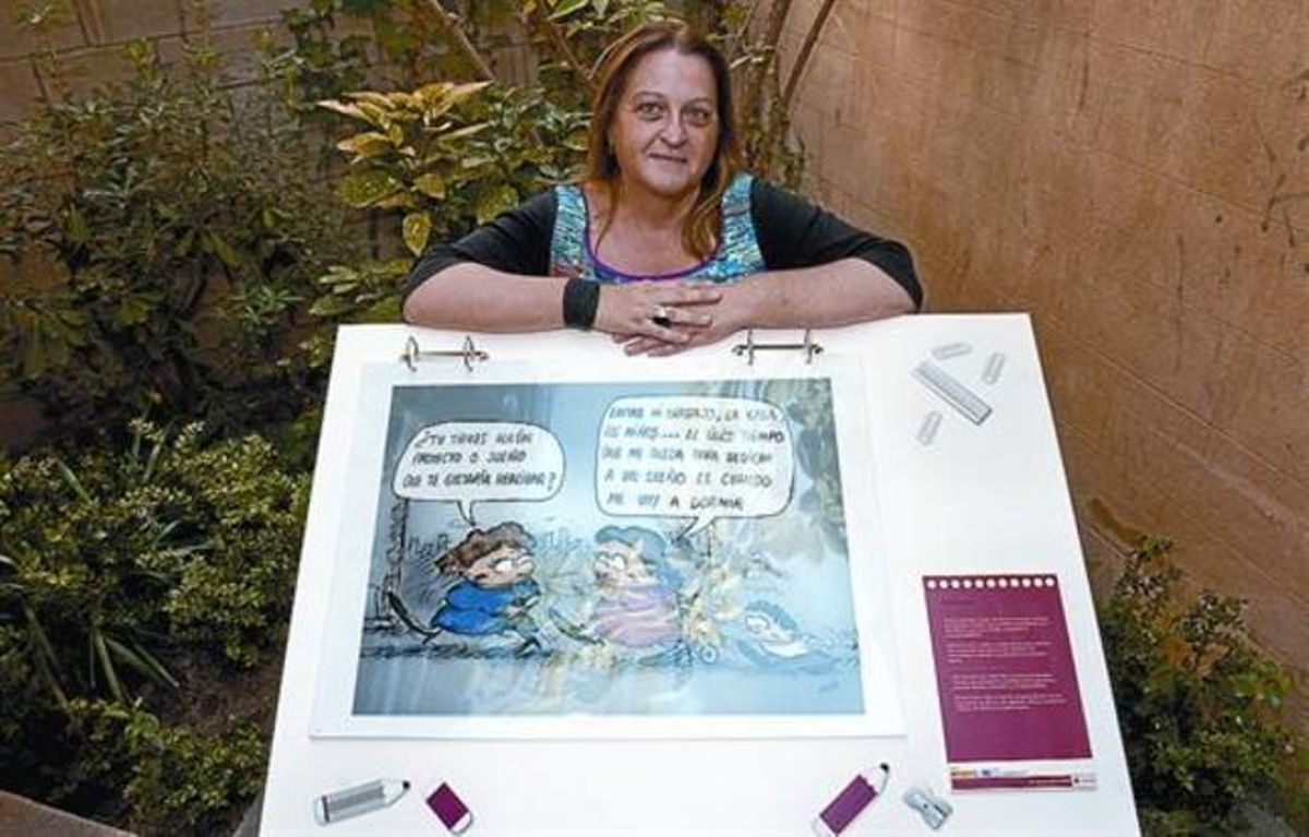 La coordinadora 8 Antònia Latorre, al jardí del centre on impartirà el taller de debats.