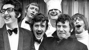 De izquierda a derecha, Eric Idle, Graham Chapman, Michael Palin, John Cleese, Terry Jones y Terry Gilliam. 