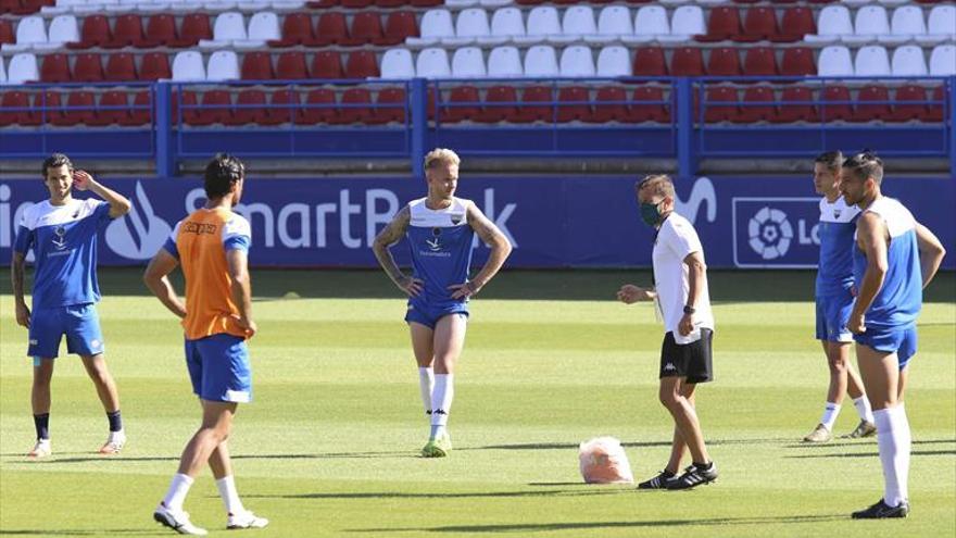 El Extremadura pisa su estadio después de 91 días sin hacerlo