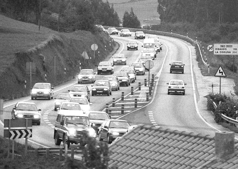 Año 1998: Retenciones de tráfico en Soto del Barco, apodado &quot;El semáforo del Cantábrico&quot;, porque obligaba a parar a todos los coches