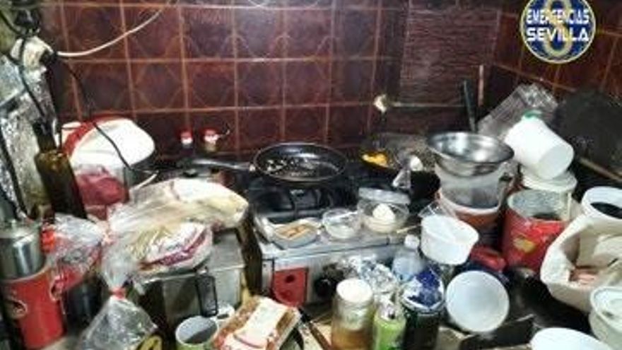 La Policía acude por ruido en los veladores en la Macarena y encuentra una cocina objetivo Chicote
