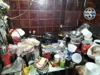 La Policía acude por ruido en los veladores en la Macarena y encuentra una cocina objetivo Chicote