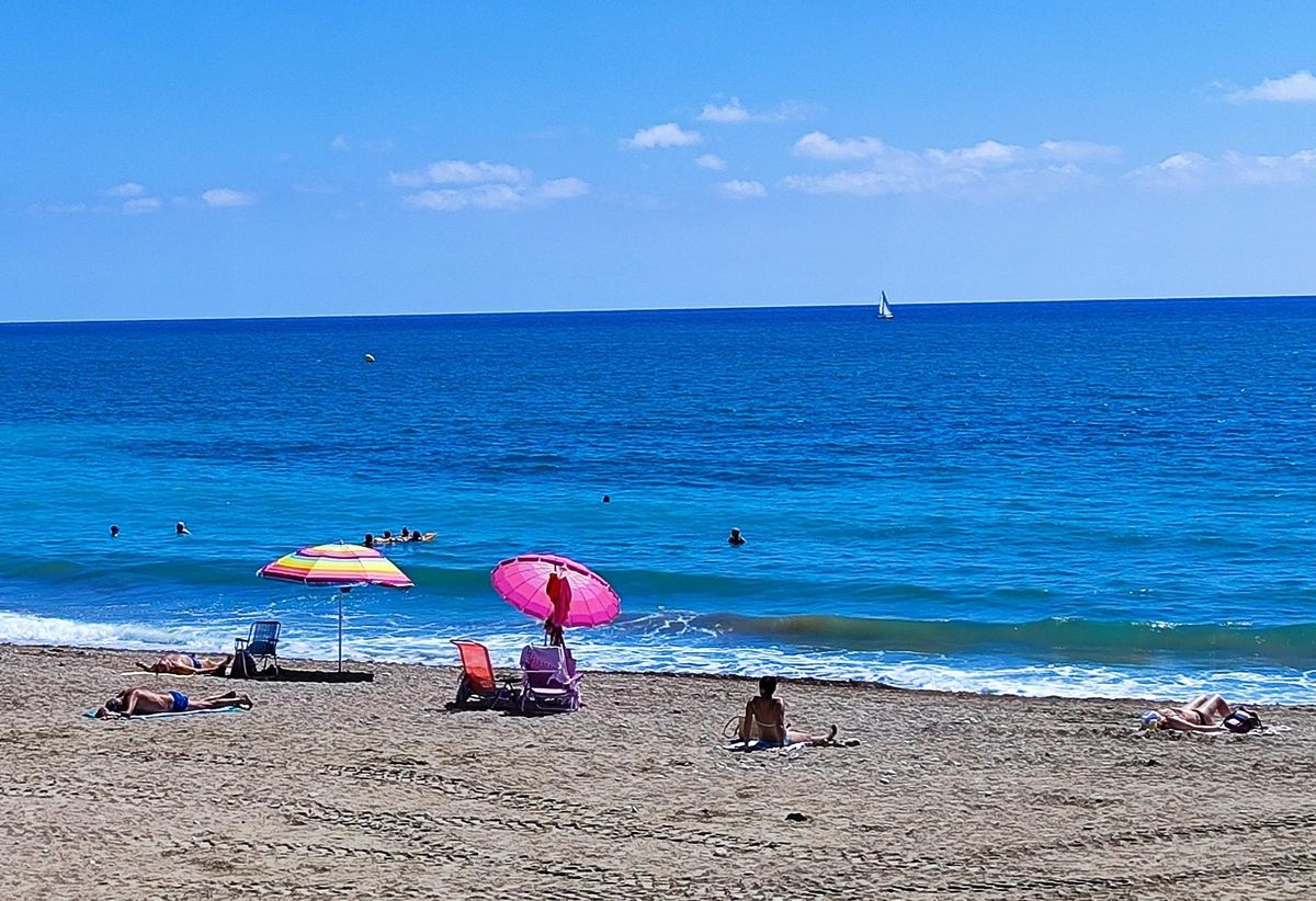 Los bañistas ya pueden volver a pegarse un chapuzón en la playa del Fortí.