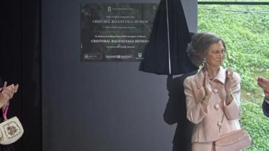 La reina Sofía inaugura el museo de Balenciaga - La Provincia