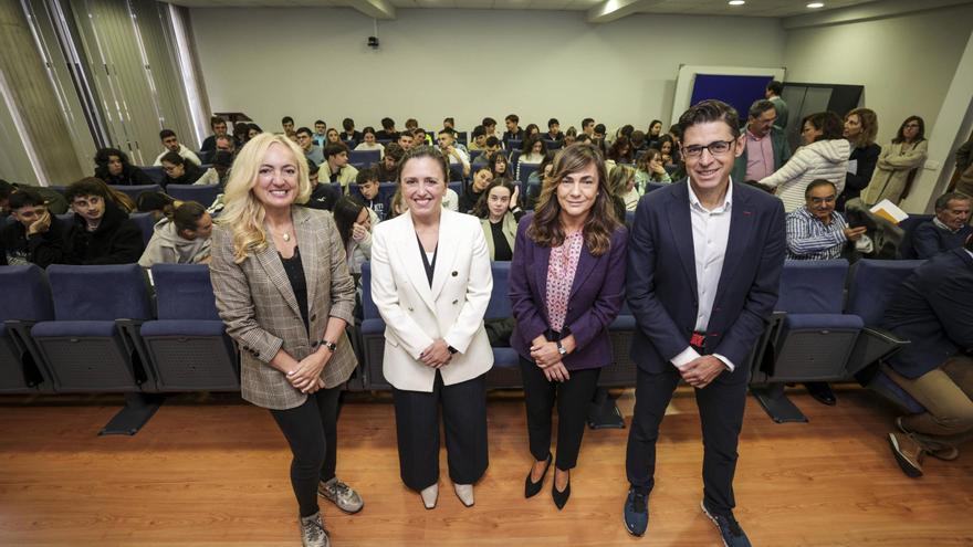 La presidenta de FADE reclama &quot;el equilibro entre la Asturias verde y la industrial&quot;