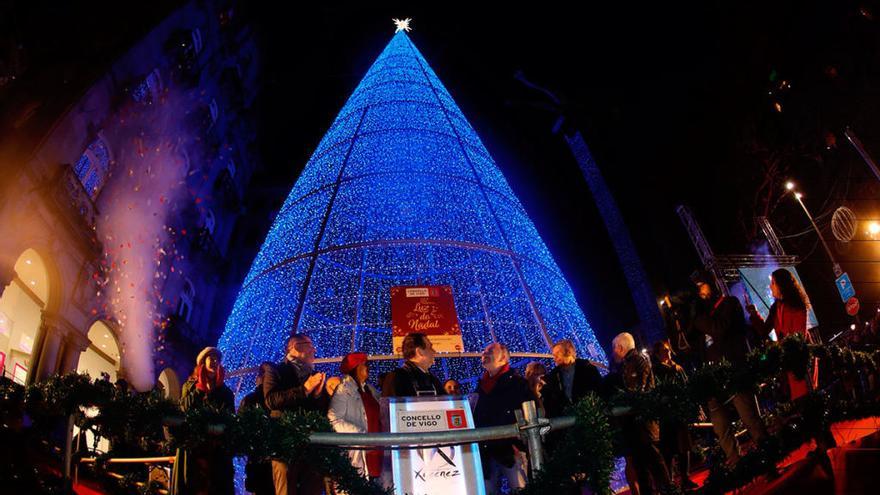 Porta do Sol durante el alumbrado navideño. // R. GROBAS