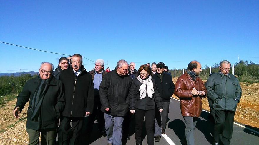 Mayte Martín Pozo inaugura las carreteras de Sarracín y Abejera.