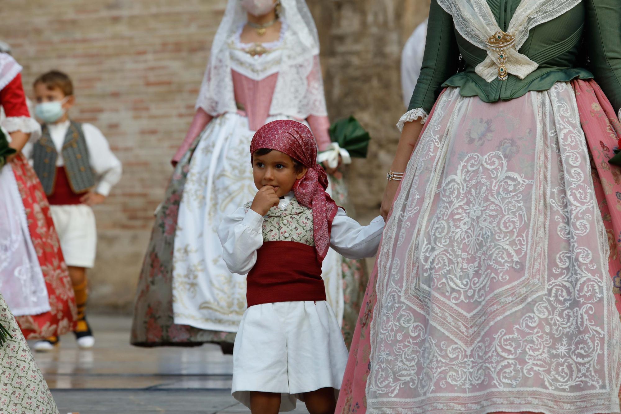 Búscate en el segundo día de Ofrenda por la calle del Mar (entre las 18.00 y las 19.00 horas).