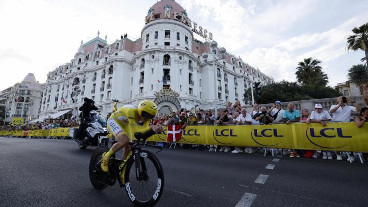 Tadej Pogačar, ganador del último Tour de France, durante la cursa de Mónaco a Niza.