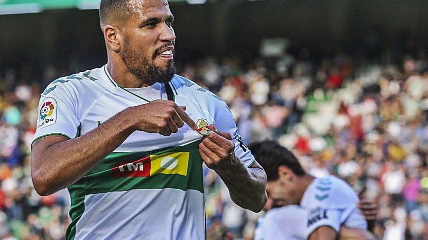 Jonathas, el pasado domingo, celebra su gol ante el Numancia en el Martínez Valero.