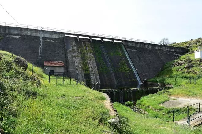 Fotogalería | Imágenes de la presa que abastece a Villar y Oliva de Plasencia