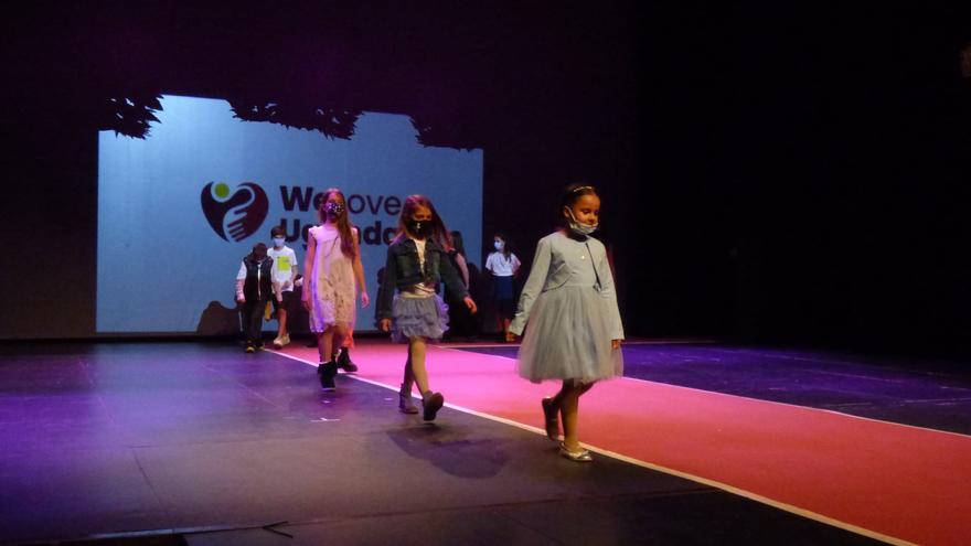 Els models de l&#039;emergent dissenyadora Wyne Kirabo obriran la desfilada de moda infantil solidària de We Love Uganda a Roses