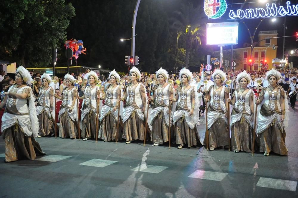 Desfile de Moros y Cristianos por las calles de Mu