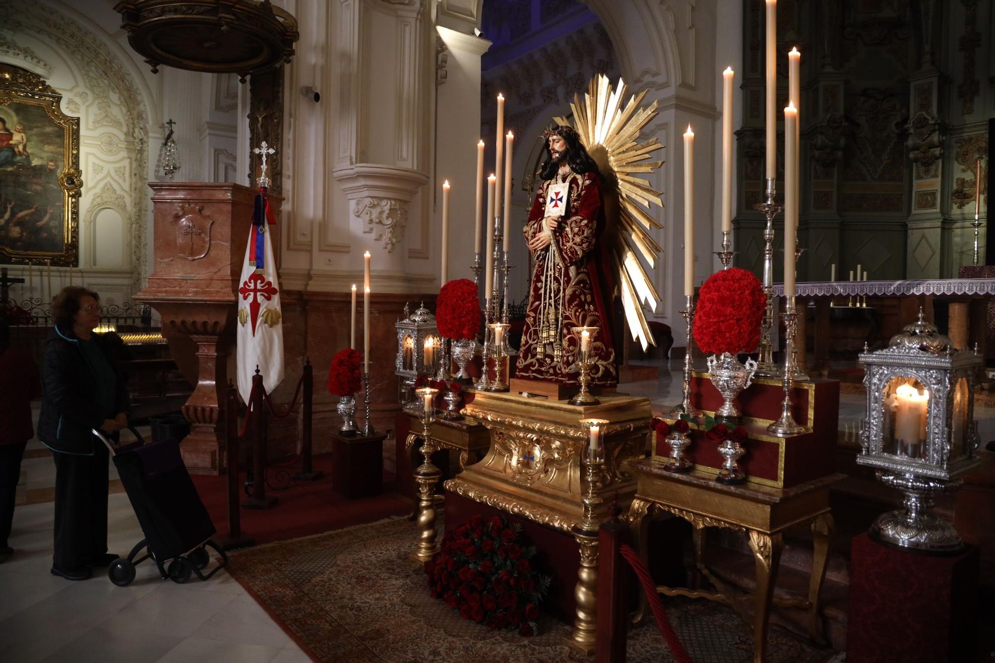 Colas en Santiago por la devoción por el Cristo de Medinaceli