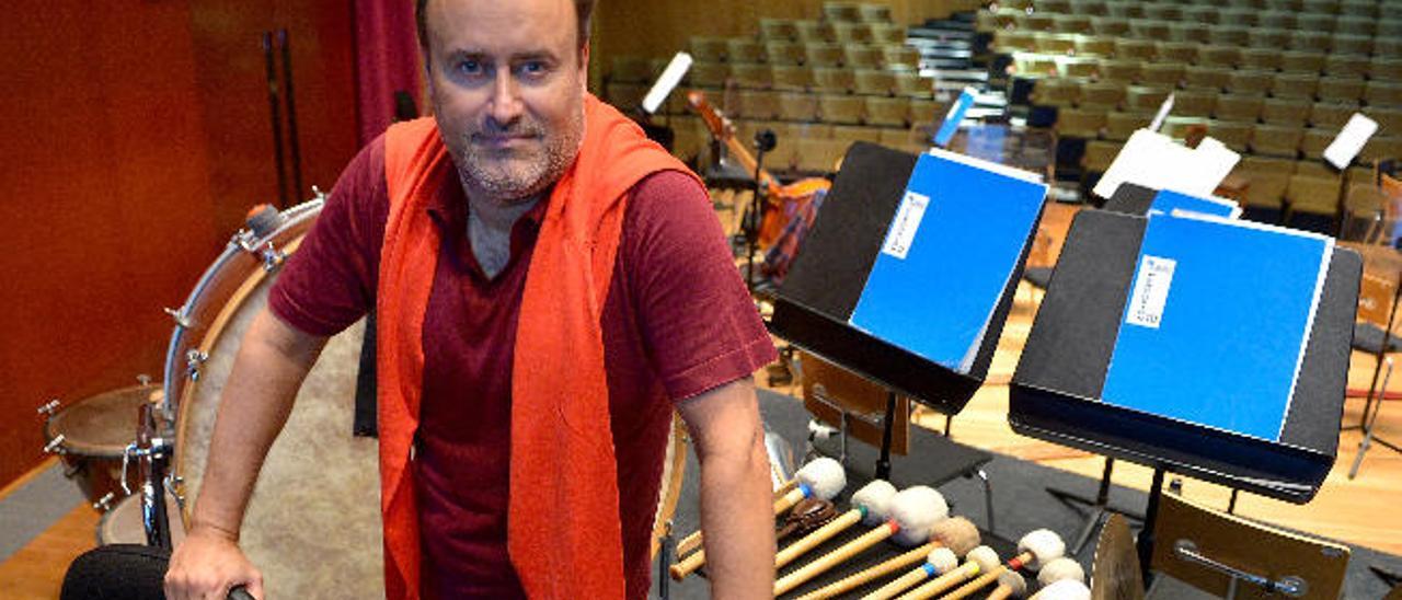 El director titular y artístico de la Orquesta Filarmónica, Karel Marc Chichon, ayer en la sala sinfónica del Auditorio, tras el ensayo con la Orquesta.