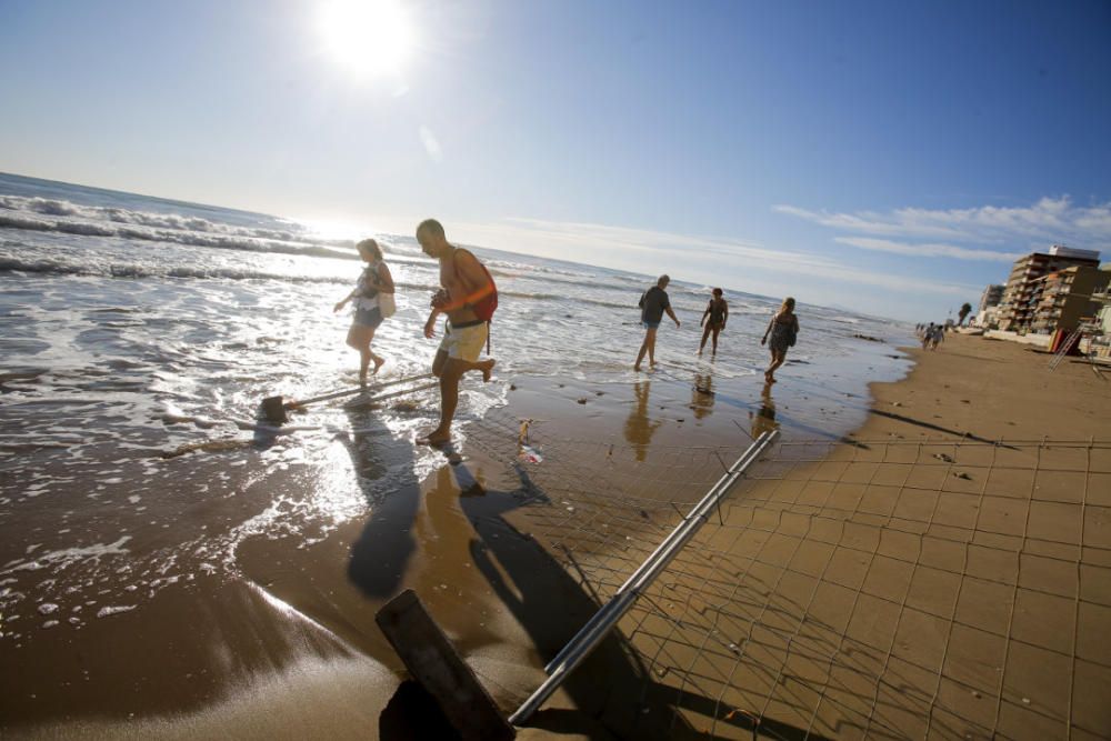 La tormenta destroza y engulle las playas de Valencia