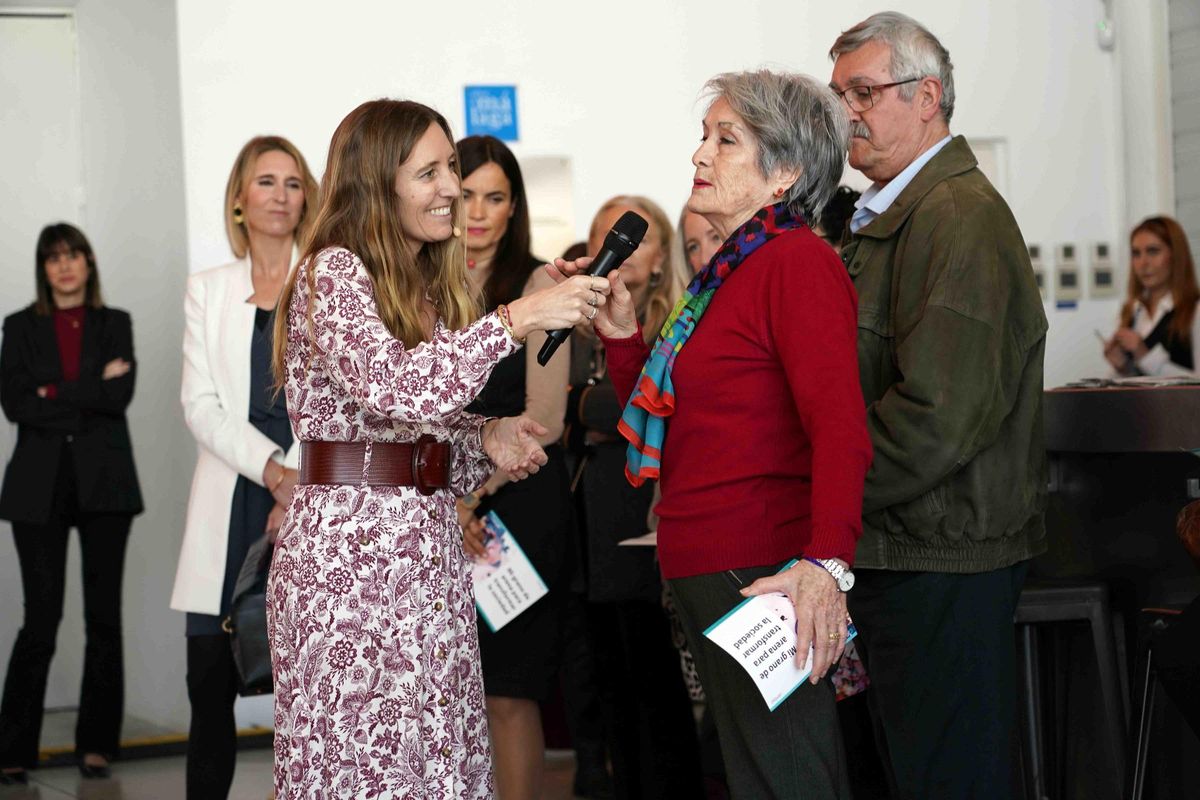 Un momento de las conclusiones de la dinámica de grupos con Usoa Arregui, miembro de Cambyo