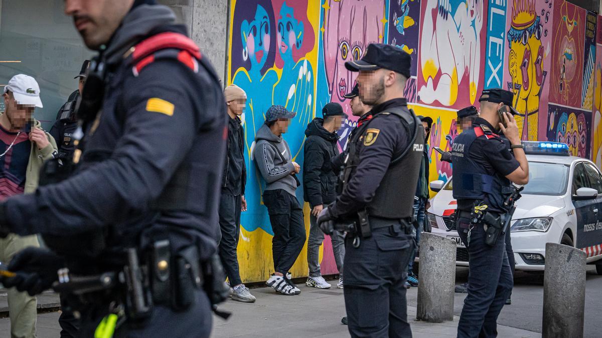 Mil agentes se despliegan en Barcelona, Badalona y LHospitalet en un macrodispositivo contra la multirreincidencia