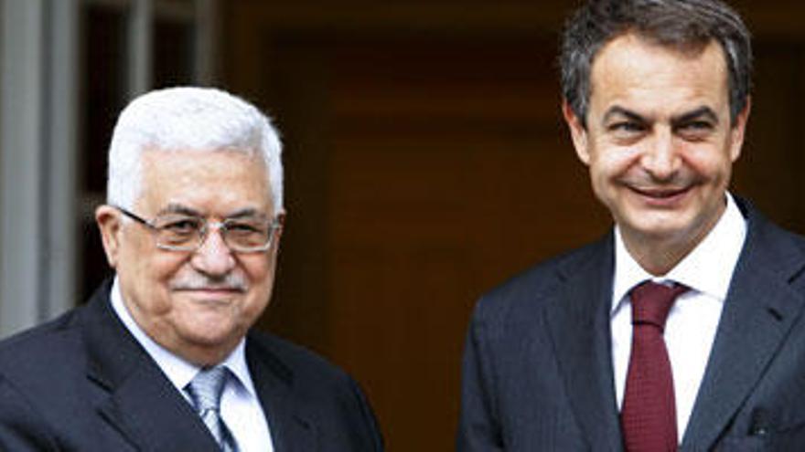 Zapatero, posa junto al presidente de la Autoridad Nacional Palestina, Mahmud Abbas