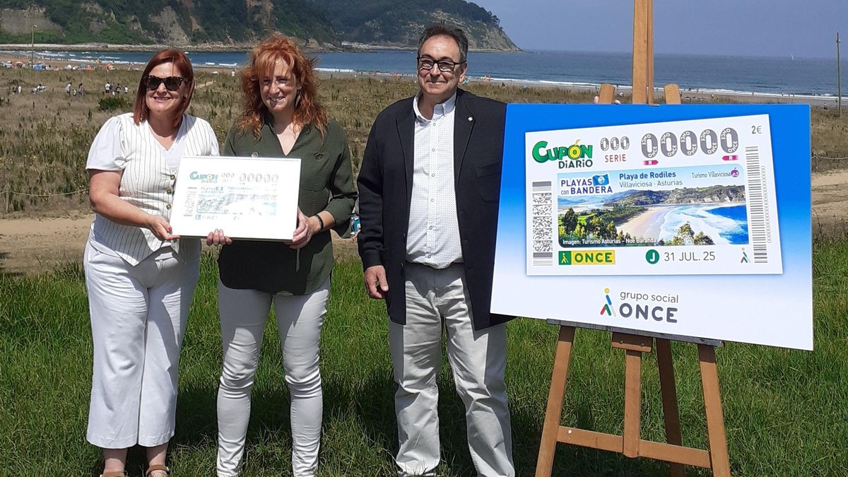 Por la izquierda, Yobanka Cuervo, Lorena Villar y Juan Jesús García durante la presentación del cupón