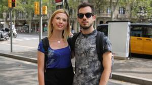 Fabiela Turatti con su pareja Marco en Paseo de Gràcia.