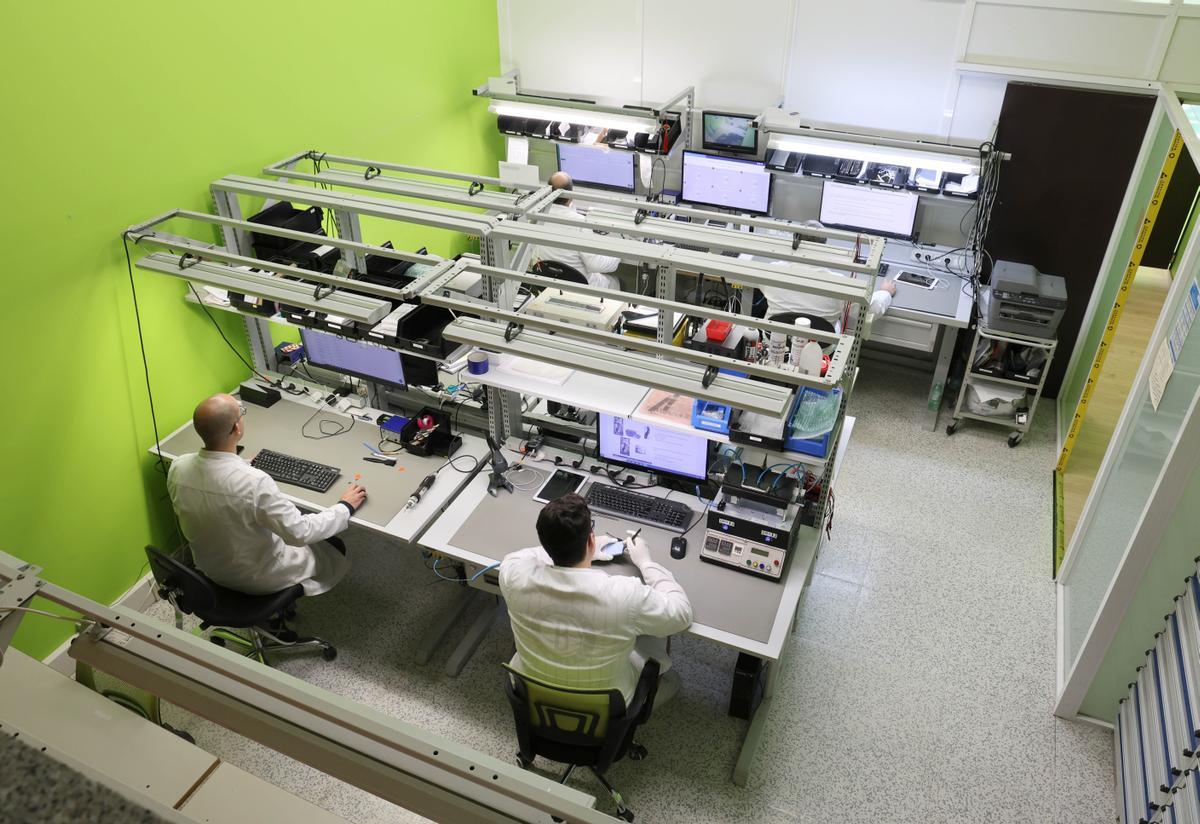 El centro de reparación multimarca cuenta con el laboratorio ESD mejor equipado.