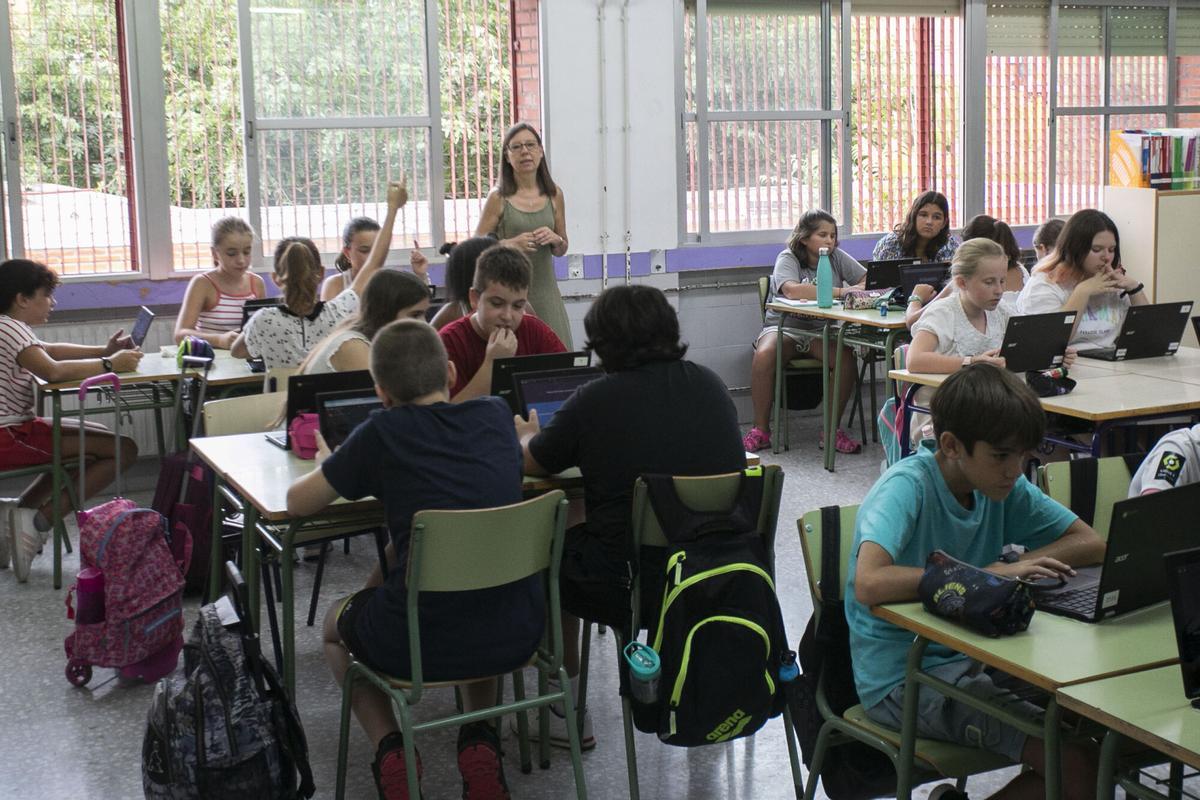Valencia. Inicio del curso escolar, CEIP El Grau. Alumnos en clase. Archivo. EDUCACIÓN . ENSEÑANZA . INICIO CURSO 2022 - 2023 . ENTRADA AL CEIP EL GRAU