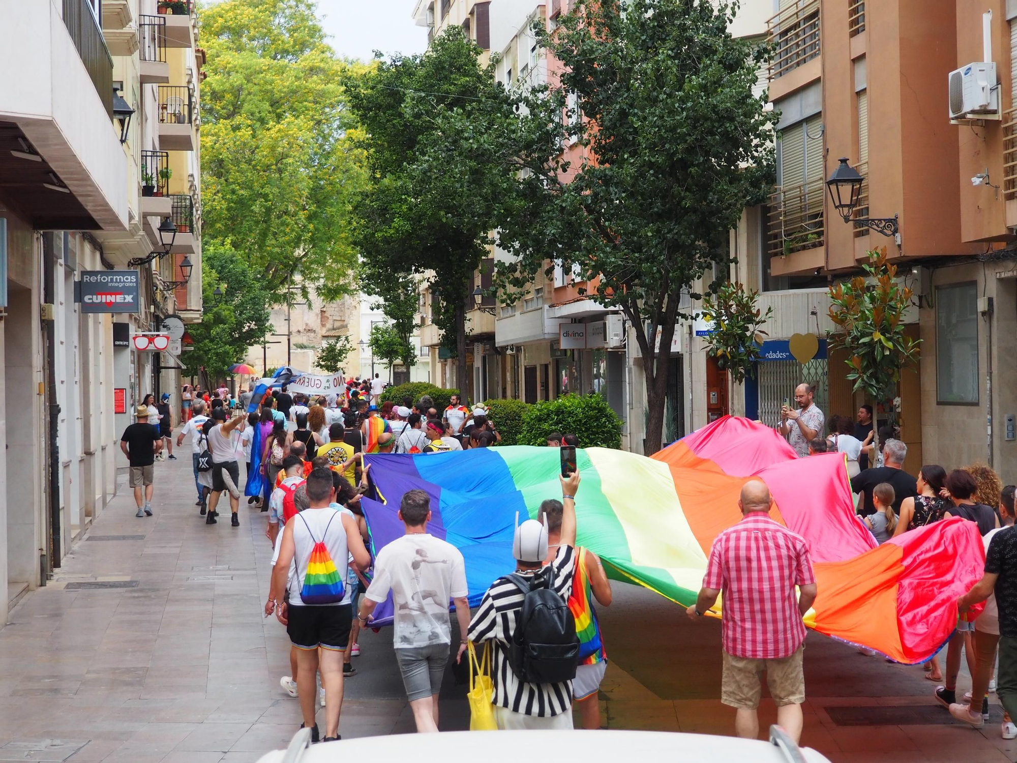 Así ha sido la manifestación del orgullo LGTBI en Alzira