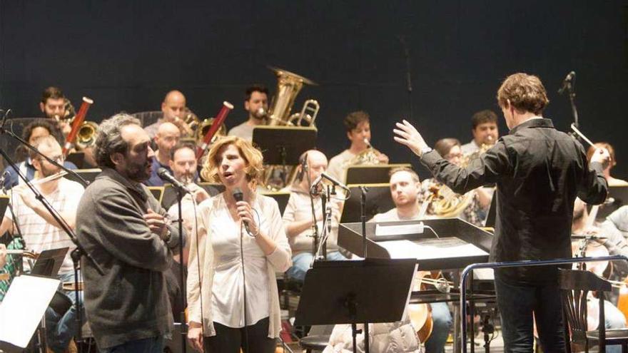 Sole Giménez y José Manuel Zapata, por tangos con la Orquesta de Extremadura