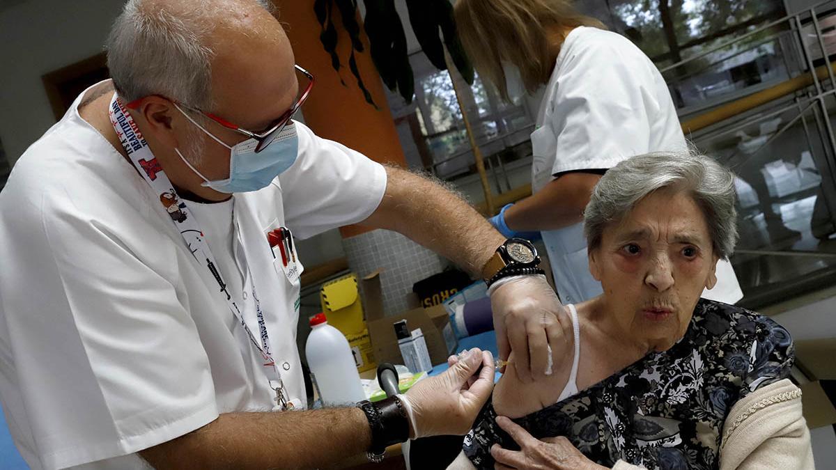 Vacunación en la residencia de mayores Vitalia Guadalquivir