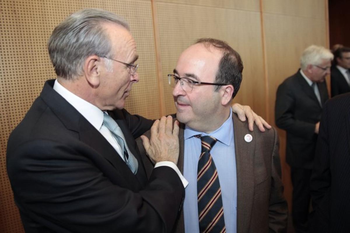 Miquel Iceta (dreta) i Isidre Fainé, en un acte celebrat a Barcelona aquest dilluns.