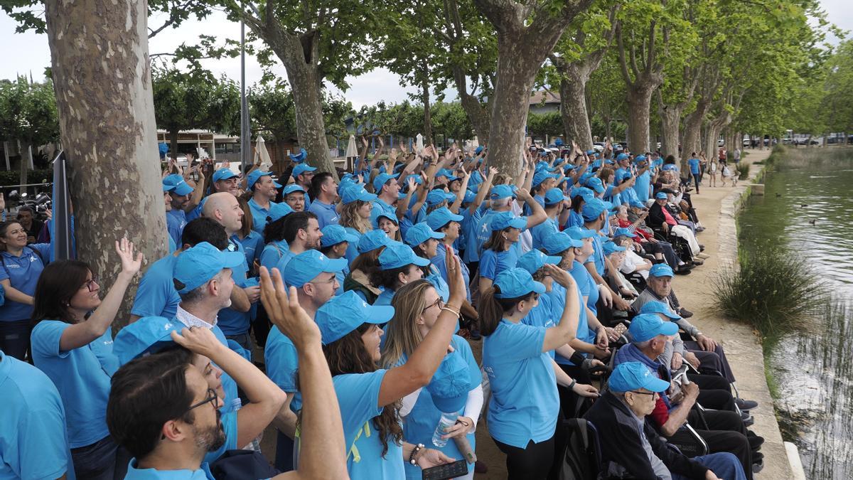 Trobada de Voluntaris de CaixaBank per fer la volta a l’Estany de Banyoles.