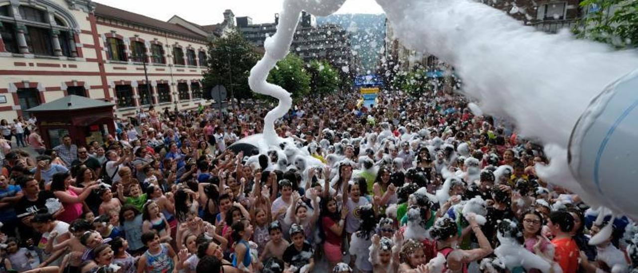 Fiesta de la espuma en una edición de San Xuan previa a la pandemia.