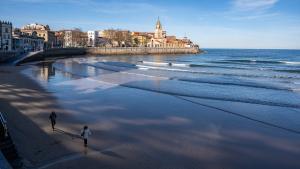 La playa de Gijón