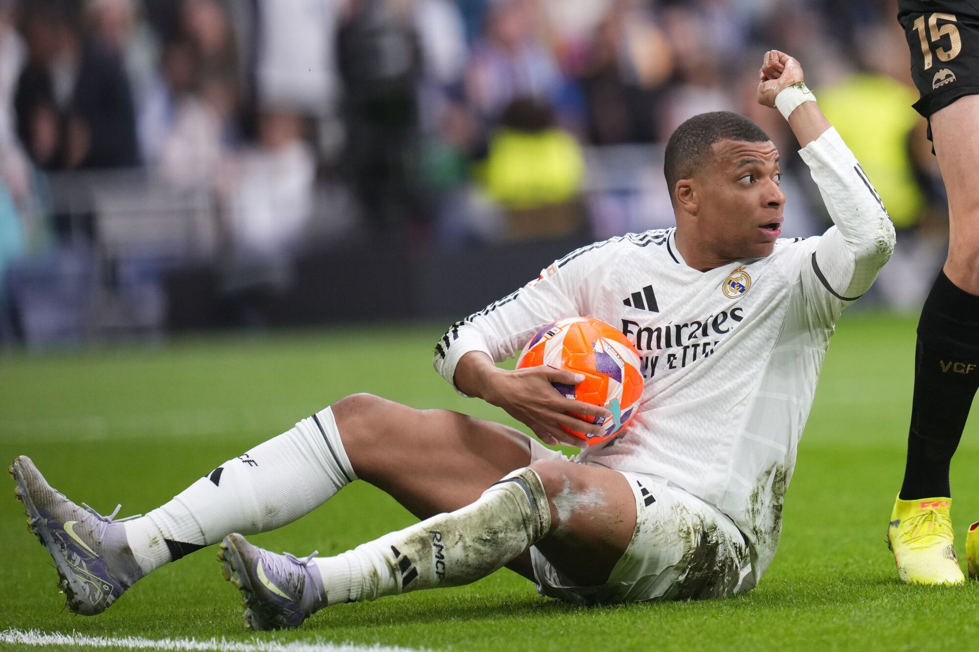 Real Madrid's Kylian Mbappe claims for a card during a Spanish La Liga soccer match between Real Madrid and Valencia at the Santiago Bernabeu stadium in Madrid, Spain, Saturday, April 5, 2025. (AP Photo/Manu Fernandez). EDITORIAL USE ONLY/ONLY ITALY AND SPAIN