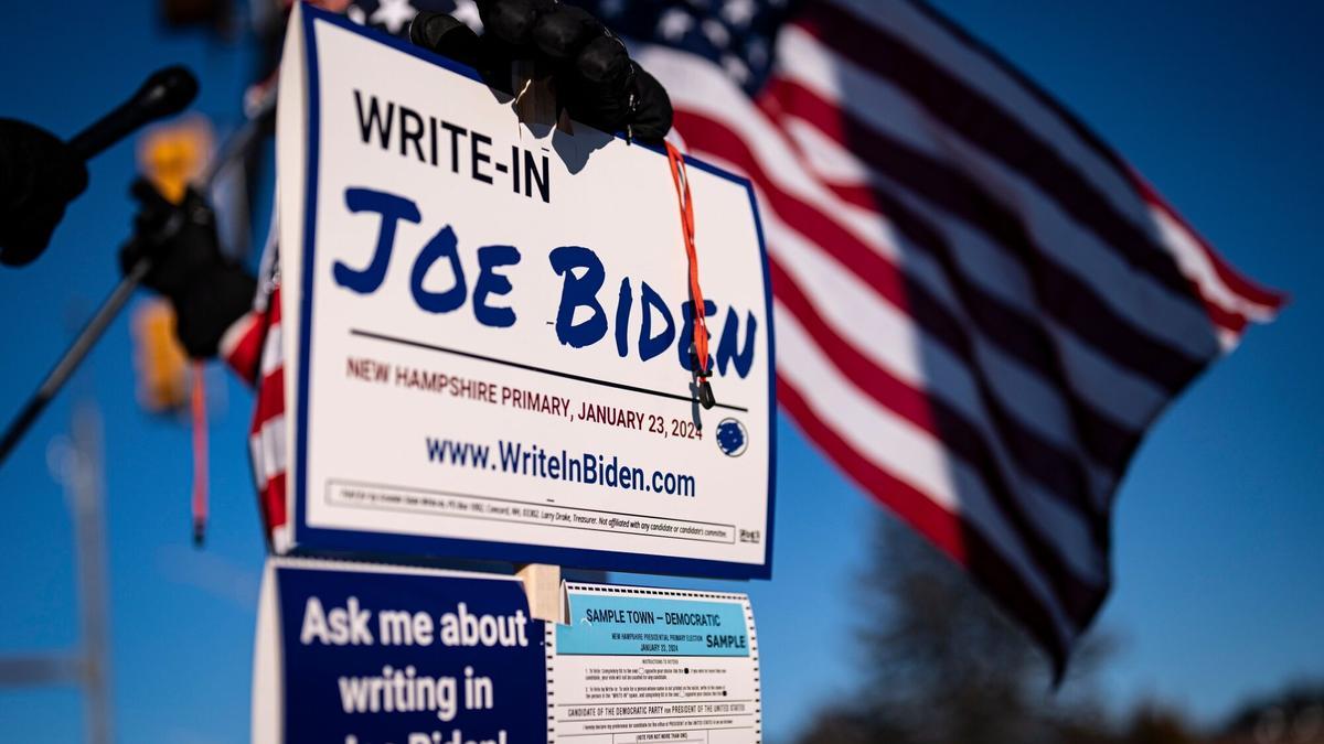 Campaña para pedir a los participantes en la primarias demócratas de Nuevo Hampshire que escriban el nombre de Joe Biden en las papeletas.