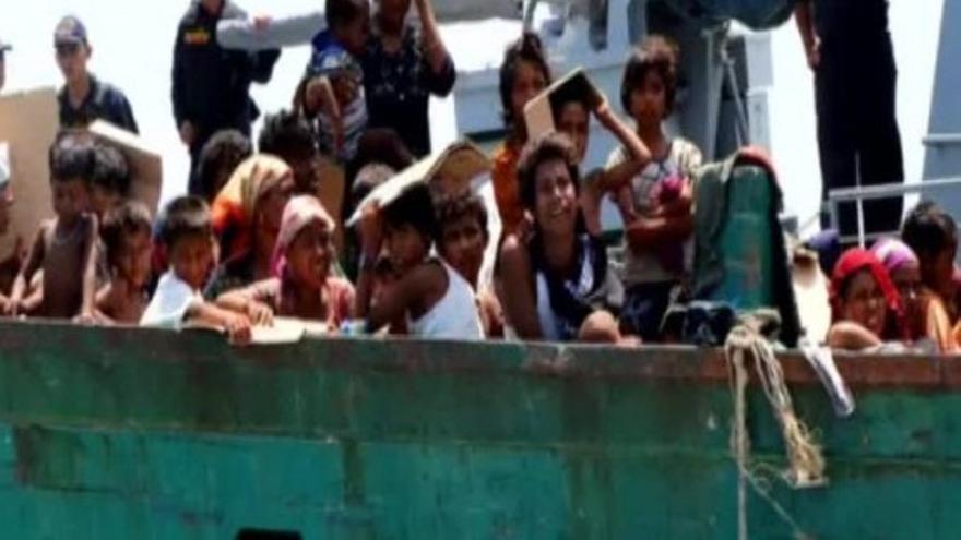 Malasia e Indonesia acogerán a siete mil inmigrantes atrapados en el mar