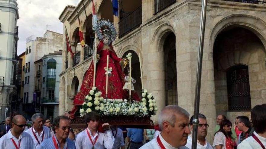 La Virgen de la Concha de camino a la Catedral.