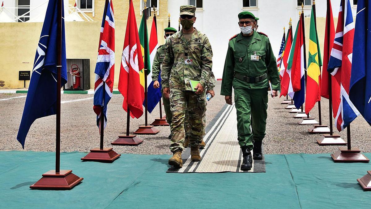 Mandos militares norteamericanos y marroquíes en la inauguración de las maniobras militares &#039;African Lion&#039; 2021, en Agadir.