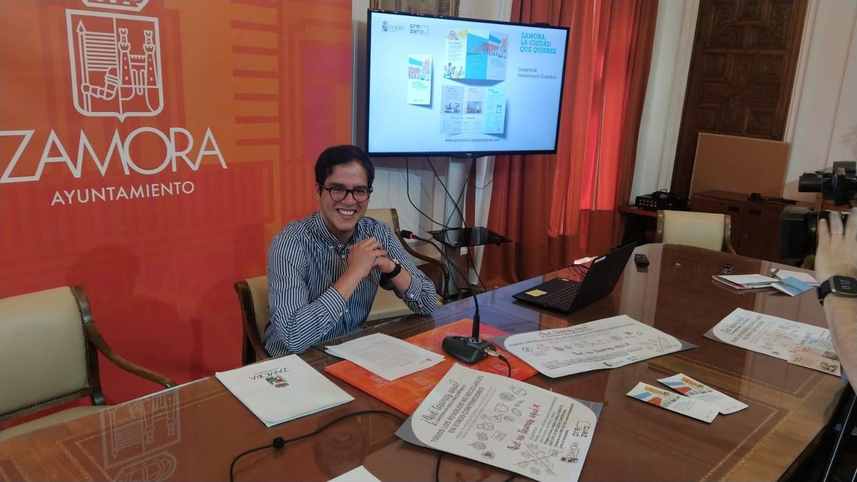 Pablo Novo presenta la nueva campaña para el buen uso de contenedores y retirada de residuos voluminosos