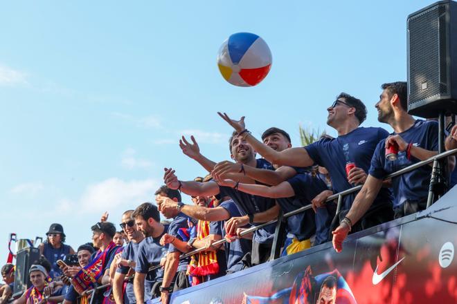 ¡De locos! Las mejores imágenes de una ciudad entregada al Barça