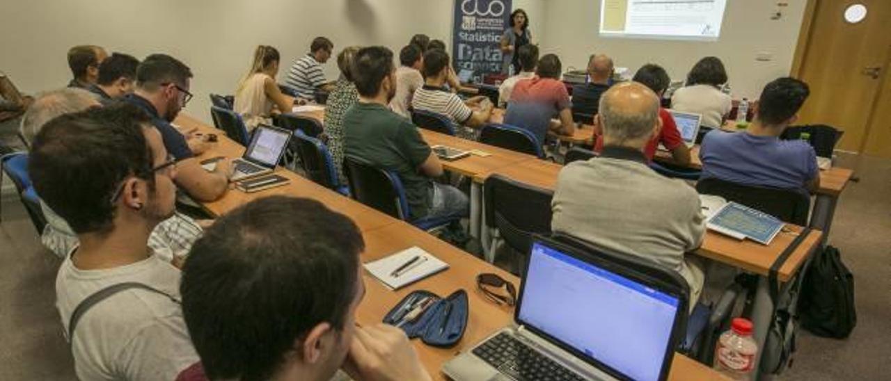 Una jornada en la UMH advierte que la UE lastrará el avance del «Big Data»