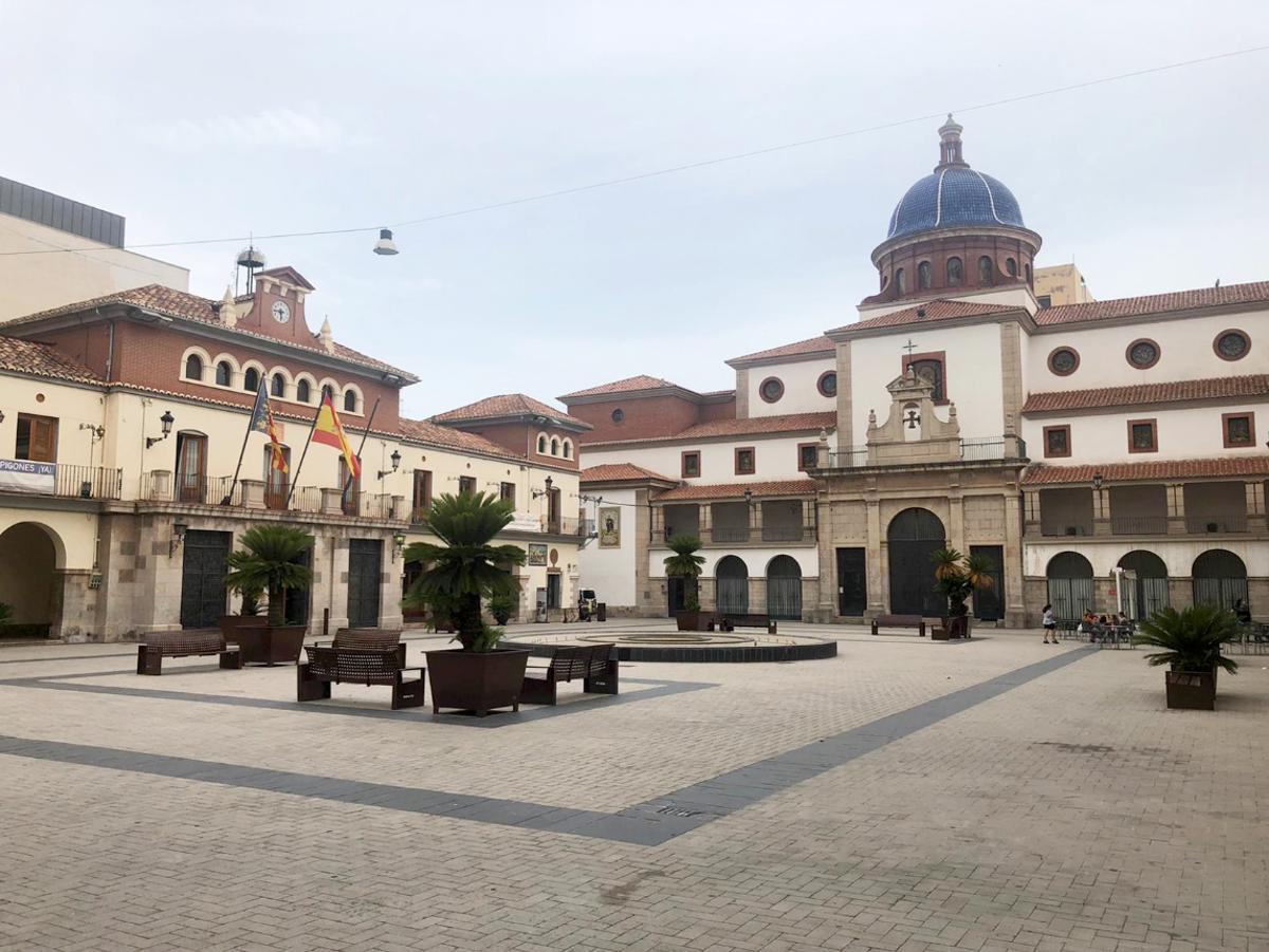 La imagen de Sant Vicent, que se custodia en la iglesia parroquial de Nules, no está en su lugar, tras sufrir un accidente al tratar de fotografiarla.