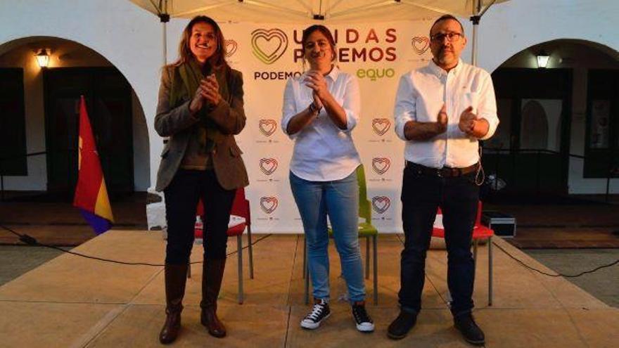 De izquierda a derecha, Celeste Martel, Esther González y César Santana, los tres candidatos de los partidos que integran Unidas Podemos-IU-Equo.