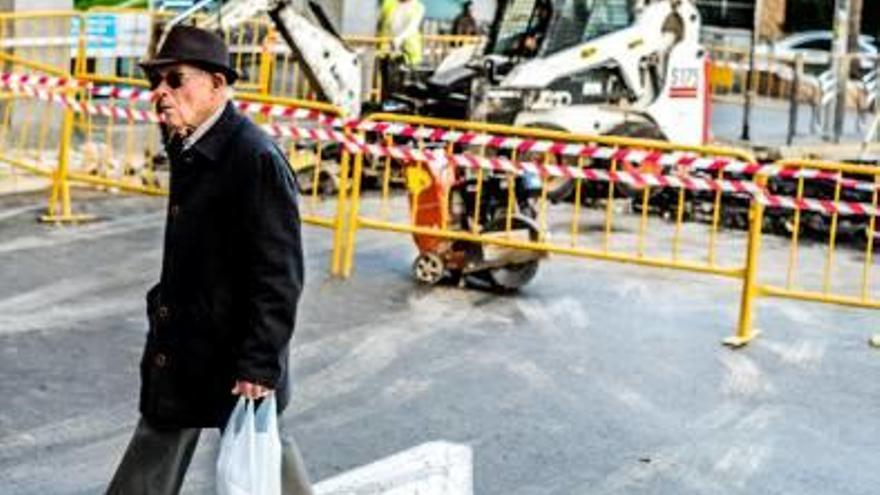 Arrancan las obras en la plaza del Zapatero para limitar la velocidad a 20 km/hora