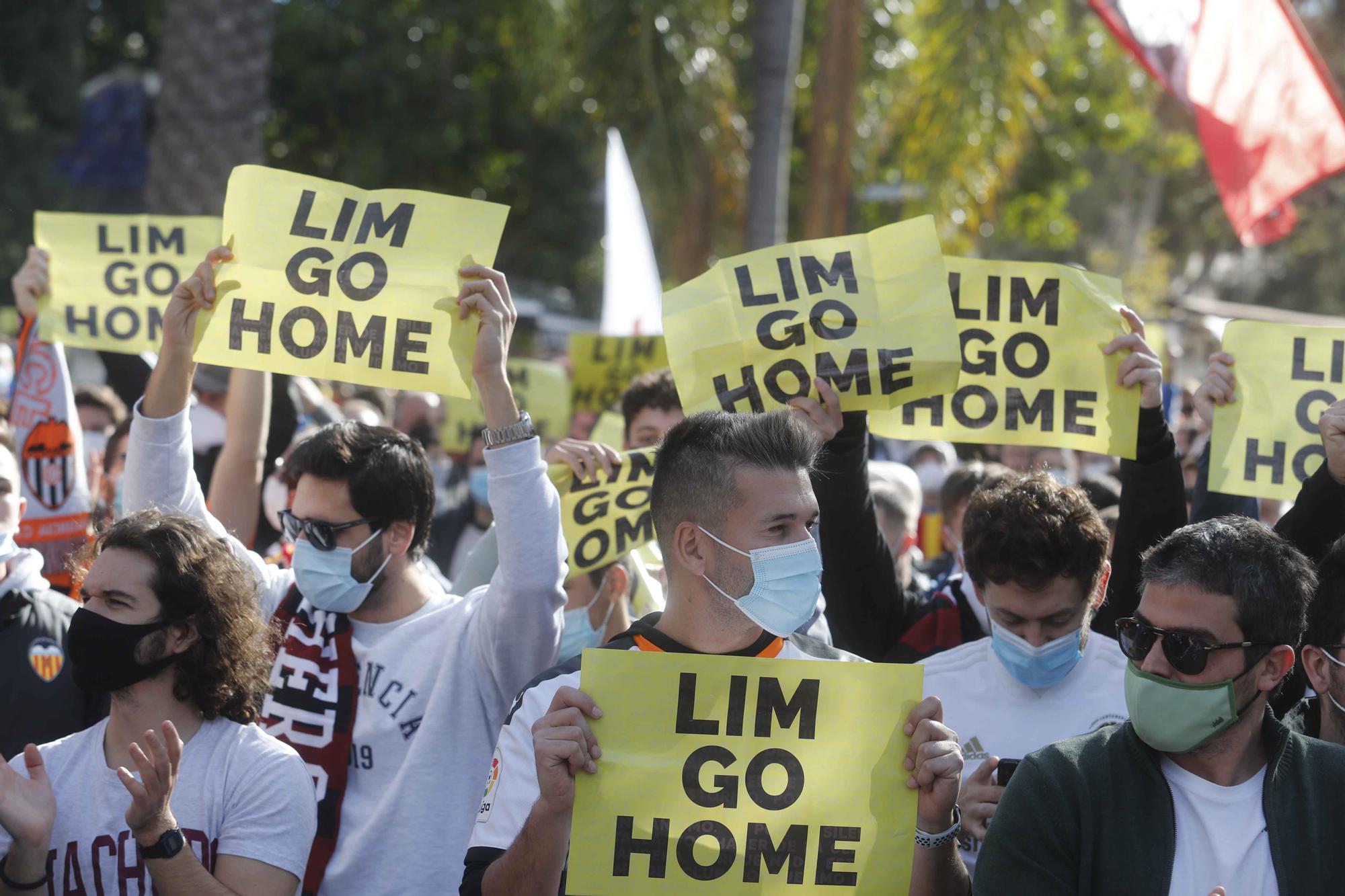 Manifestación contra Peter Lim