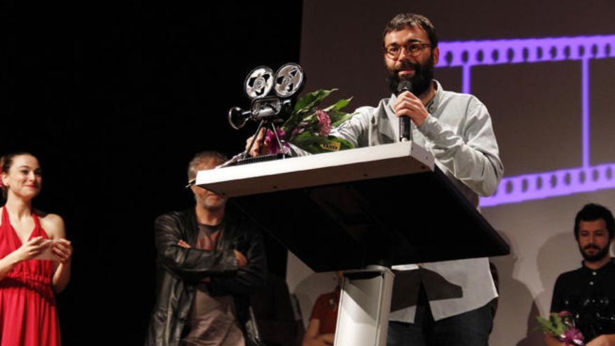 Fran Araújo recoge el premio a la mejor película // J. Santomé