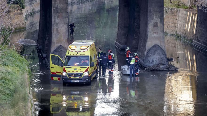 La víctima fue atendida por la dotación de una ambulancia que descendió hasta el cauce de sa Riera. | B. RAMON