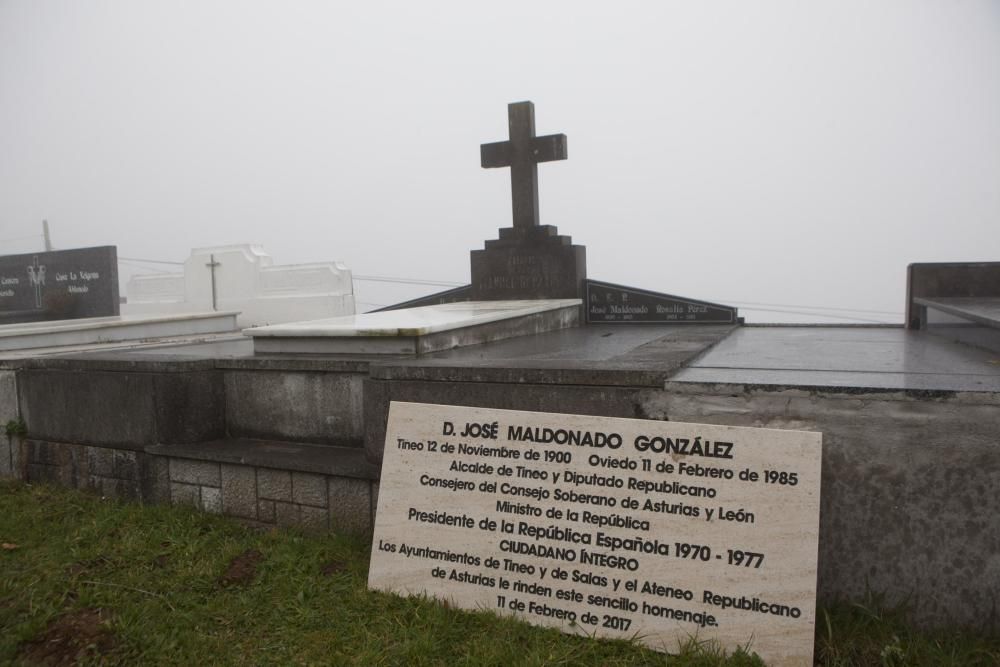 Homenaje en memoria de José Maldonado en el cementerio de La Espina, Salas